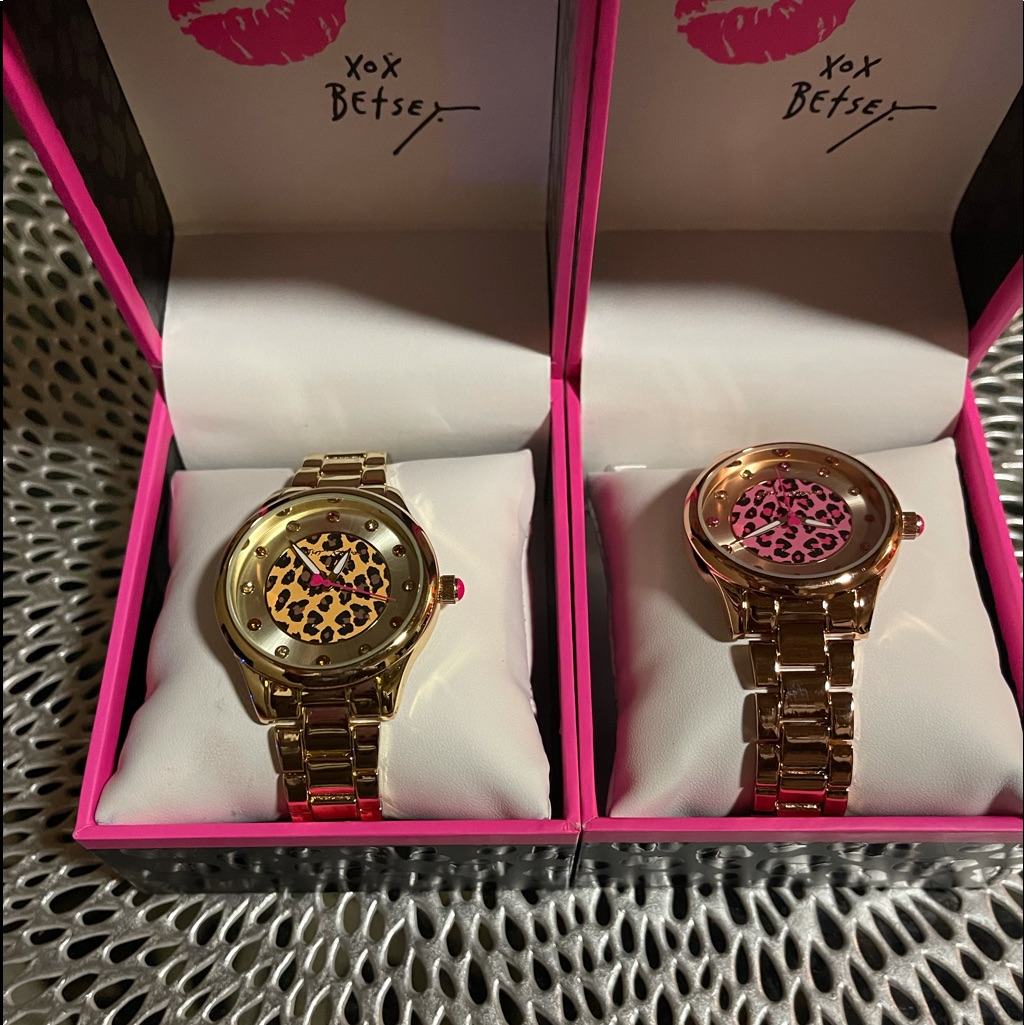 Im Selling This Watches They Are Brand New
